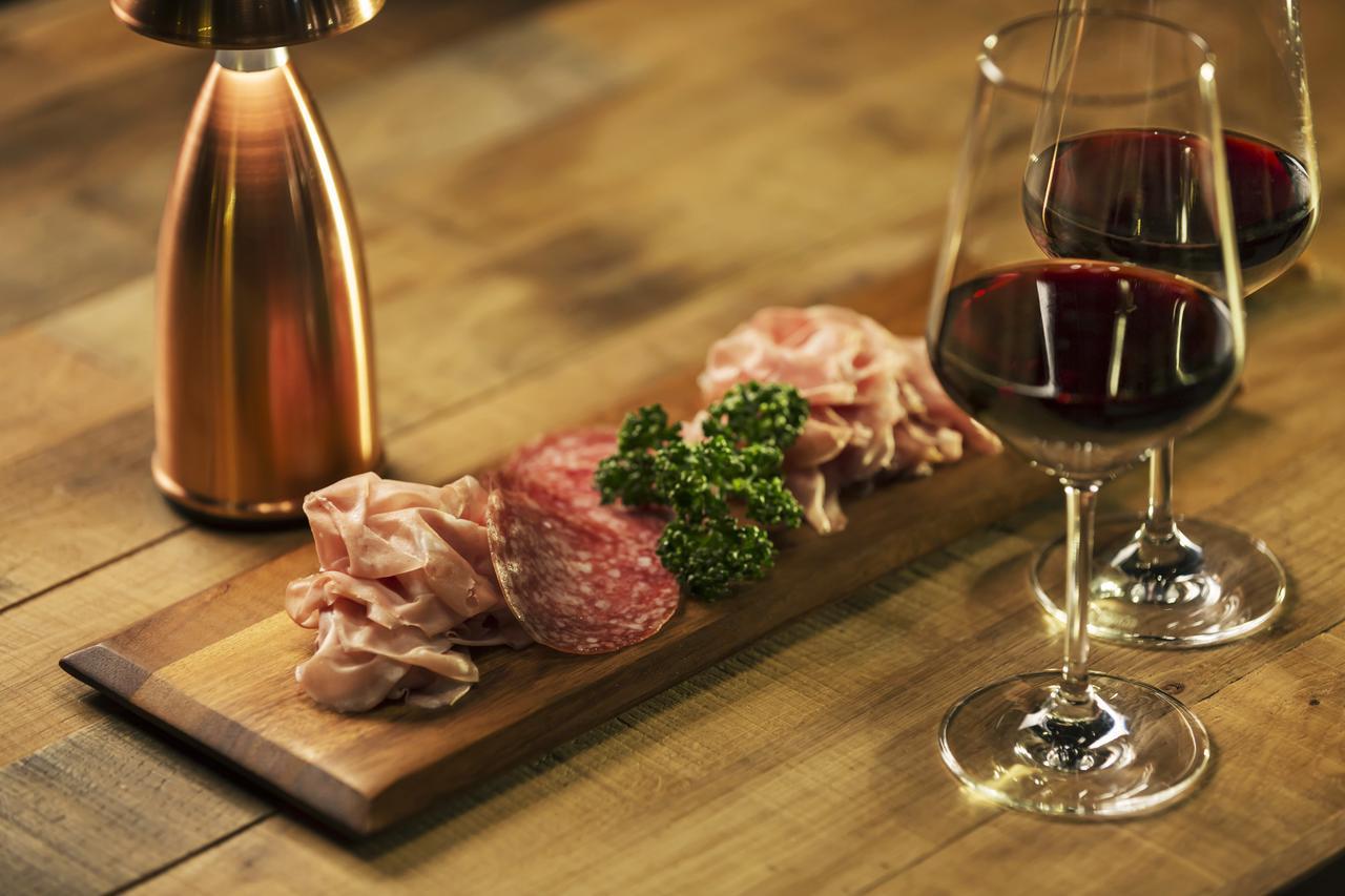 Omo7 Asahikawa By Hoshino Resorts المظهر الخارجي الصورة Salami and wine