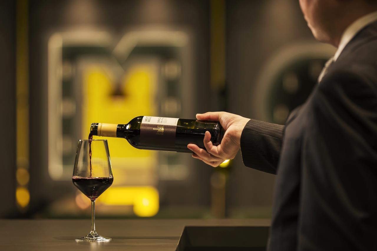 Omo7 Asahikawa By Hoshino Resorts المظهر الخارجي الصورة Wine being poured