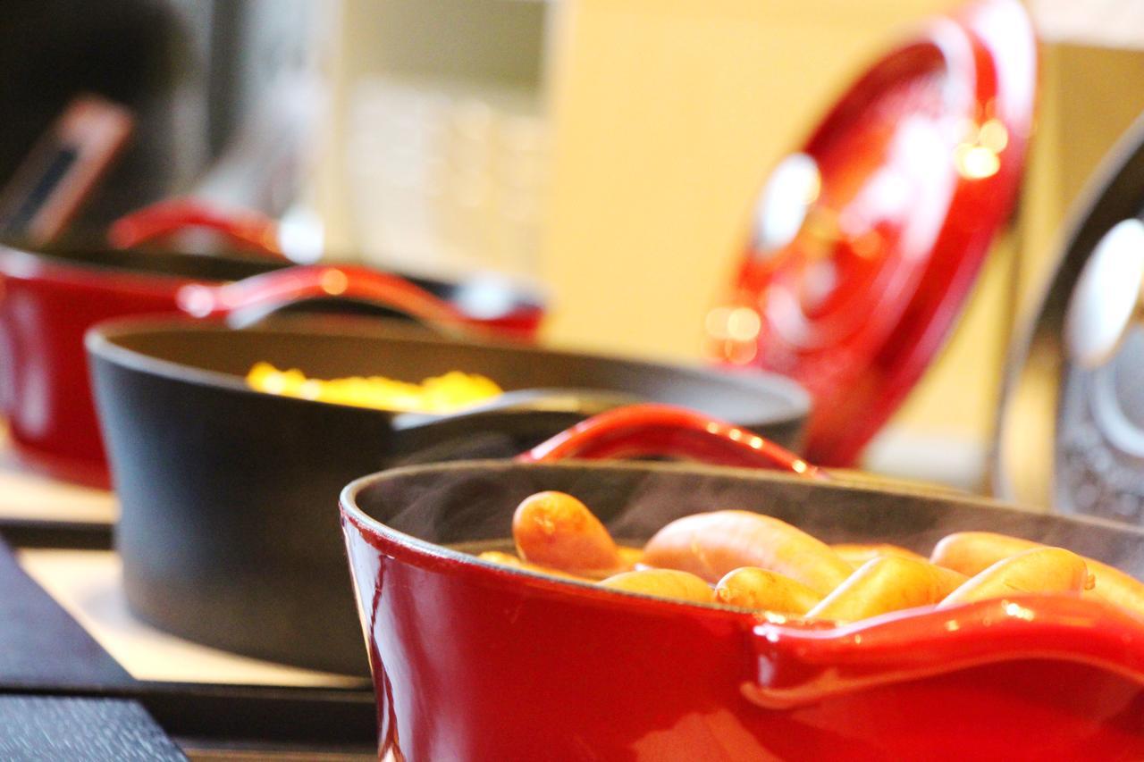 Omo7 Asahikawa By Hoshino Resorts المظهر الخارجي الصورة A Le Creuset cast iron casserole